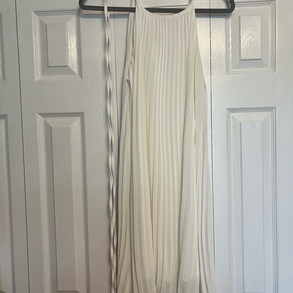 Elegant White Pleated Dress